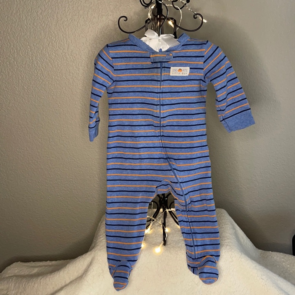 Carter’s footies 9 mos